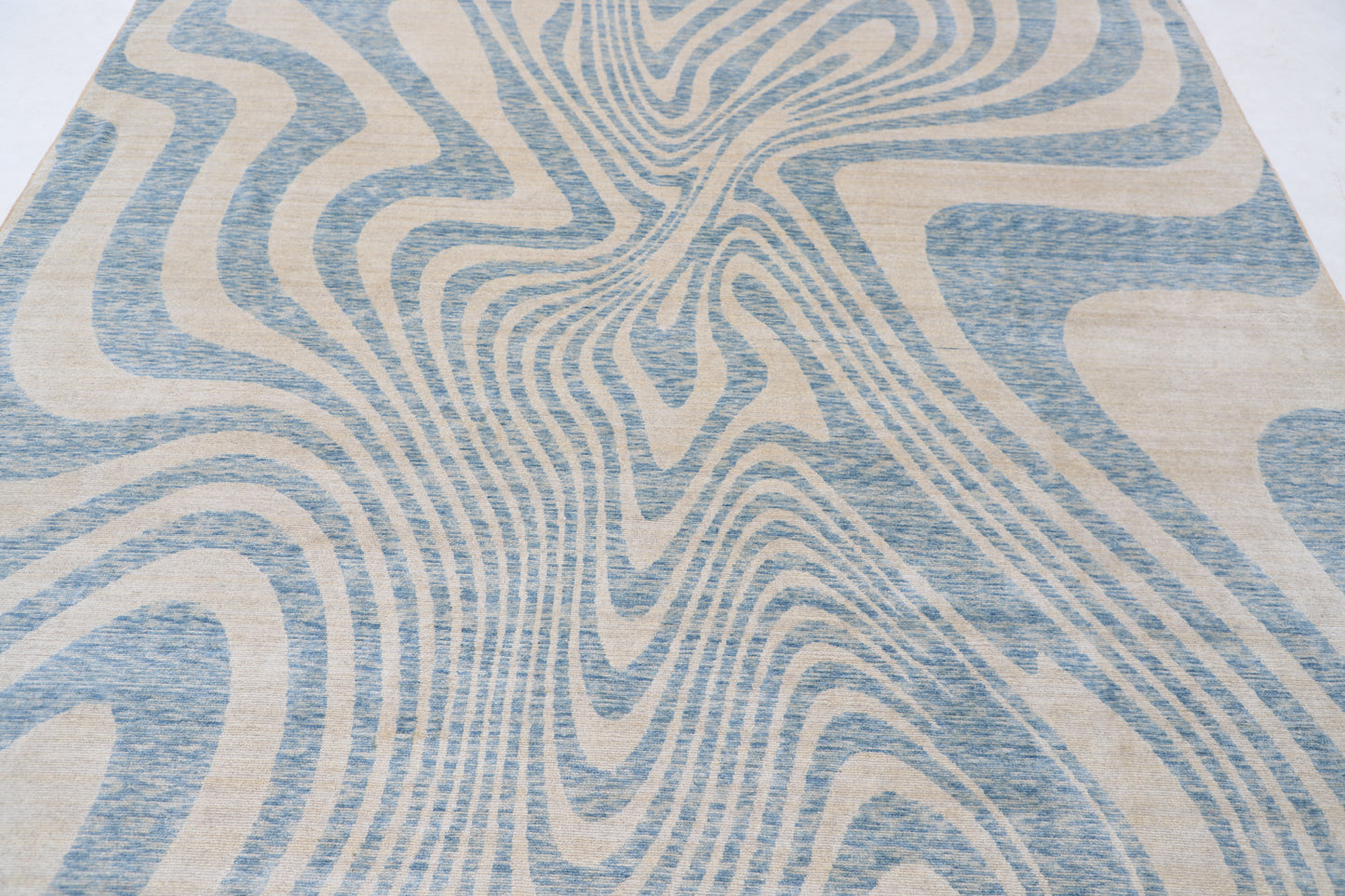 Modern Hand Crafted Woolen Rug 7'9" X 9'1"