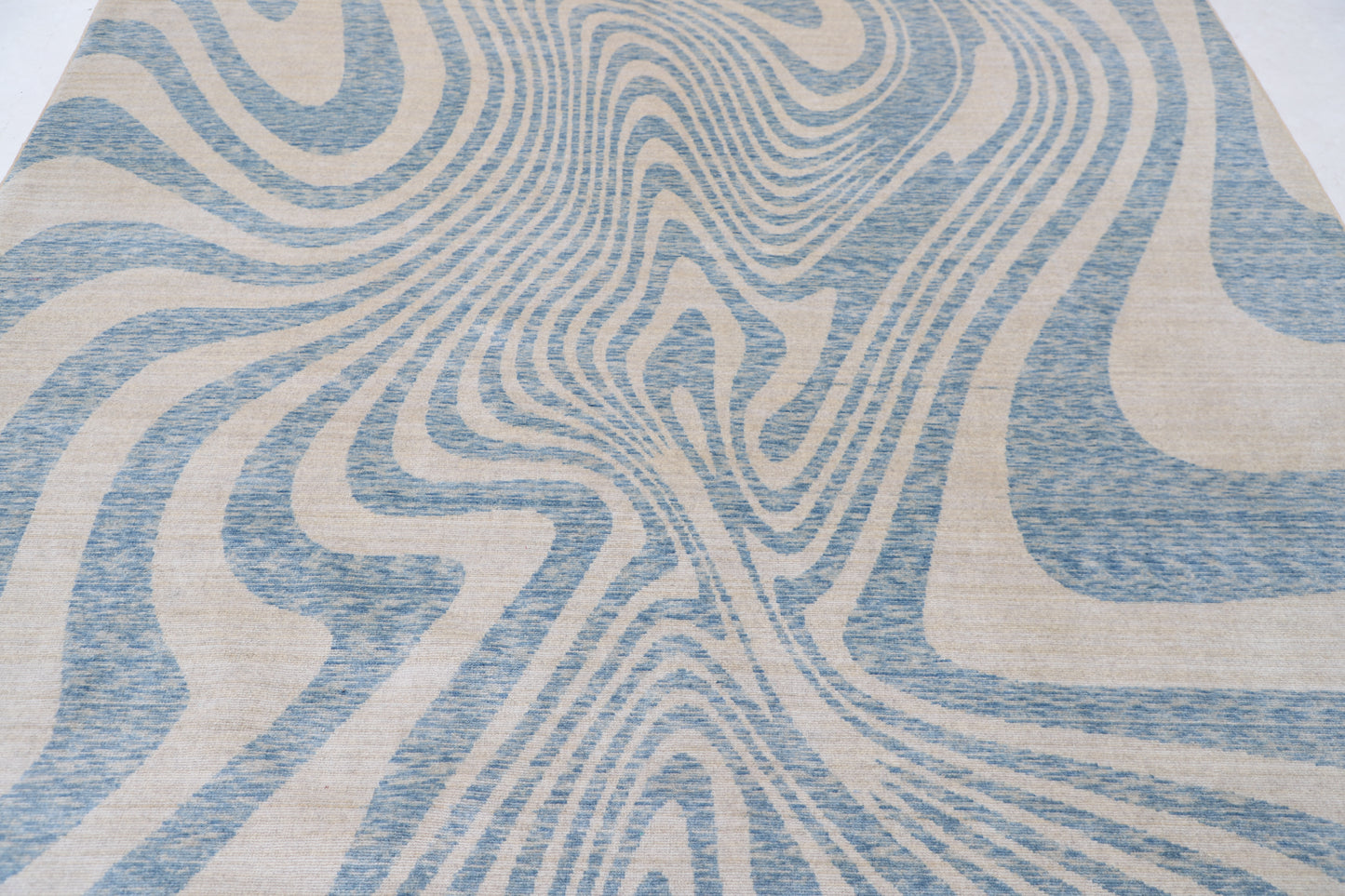 Modern Hand Crafted Woolen Rug 7'9" X 9'1"
