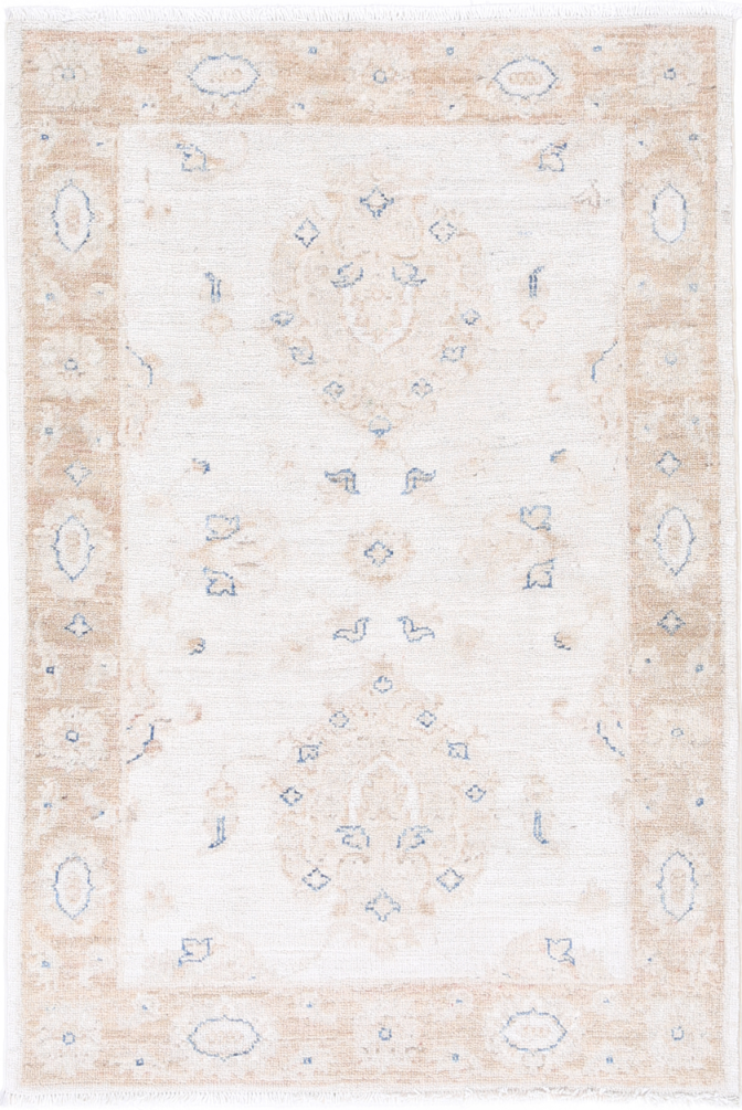 Serenity Hand Knotted Wool Rug 2' 6" X 3' 9" 2' 6" X 3' 9" (76 X 114) / Ivory / Wool