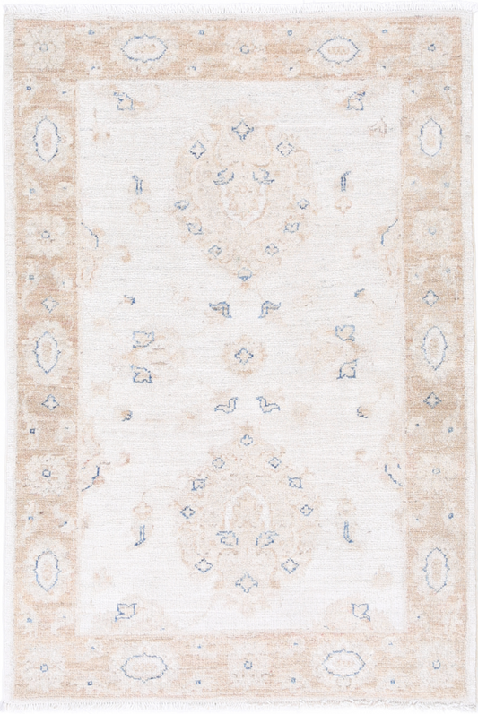 Serenity Hand Knotted Wool Rug 2' 6" X 3' 9" 2' 6" X 3' 9" (76 X 114) / Ivory / Wool